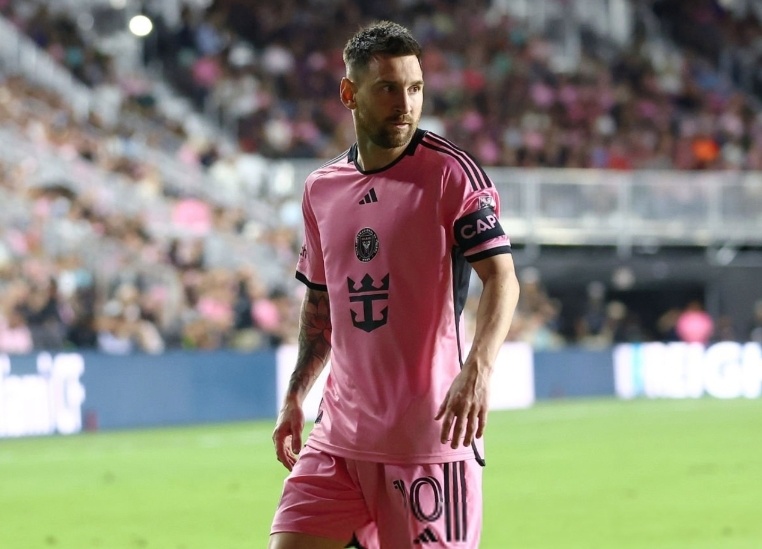 88分钟丢球梅西抱头叹息35岁布斯克茨老了被超车绝平