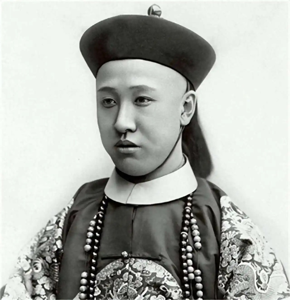 年轻的摄政王载沣是如何送走大清的