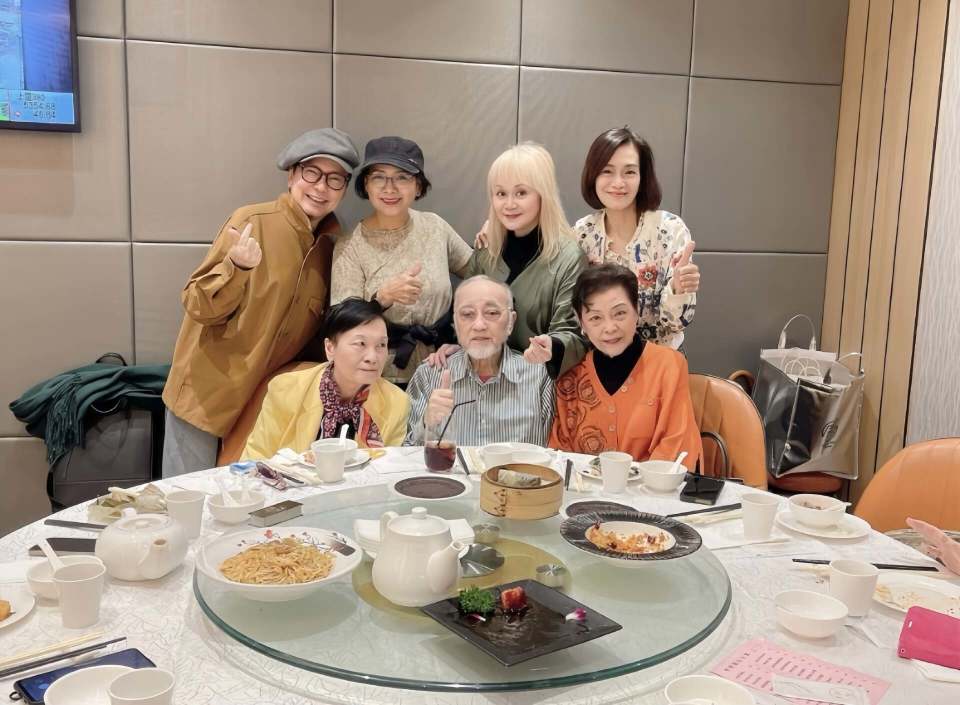 香港女星惊爆离婚，多次相亲失败，移民国外多年宣布不再结婚_腾讯新闻