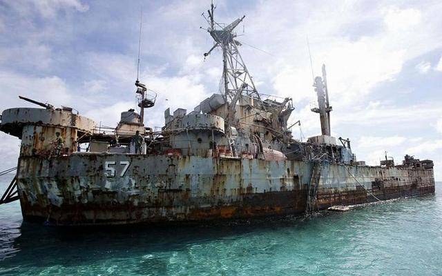 菲海警船再闖仁愛礁完成新一輪補給登陸艦暫時不會被拖走