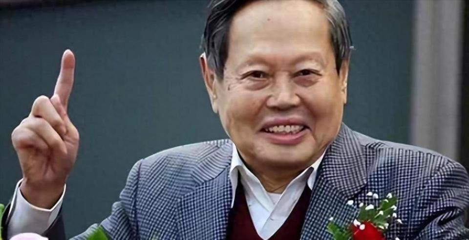 杨振宁去世210天，翁帆近况曝光，和母亲聚餐，气质温润显年轻_腾讯新闻