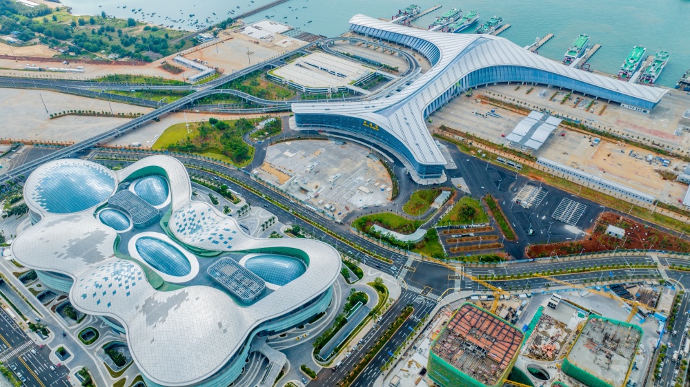 海南自贸港全岛封关运作将于2025年12月18日正式启动，研究院全面解析日本企业在降低进口成本方面以及制造业、消费品零售、服务业、高科技产业等领域的机遇。研究院专稿 海南自贸港将给日企带来六大机遇。创纪录的合作揭示日本药企在中国的新赛道。海南自贸港将给日企带来六大机遇海南自贸港全岛封关运作将于2025年12月18日正式启动，这项中国的重大战略行动将为日本企业会带来哪些机遇？研究院认为，主要有以下六