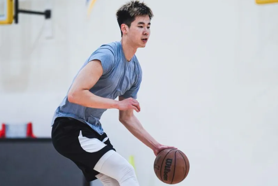 李春江正式离开,郭昊文痊愈,球队全力争取周琦_腾讯新闻