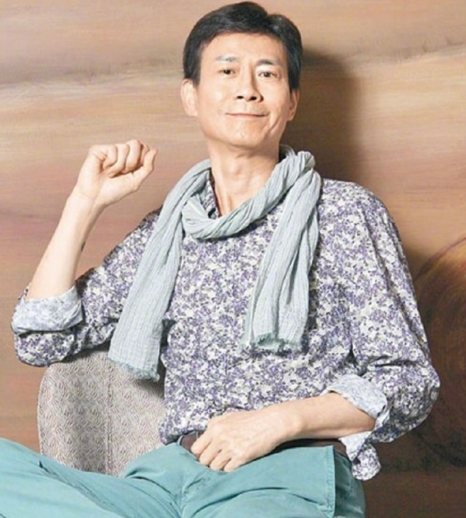称郑少秋心情难以平复,已联系上生母_腾讯新闻