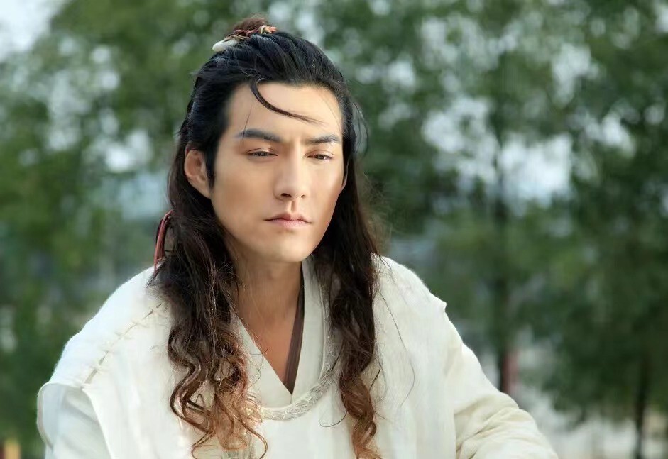 古装男神应该长啥样?45岁严屹宽一出场,才知道什么叫古装建模脸