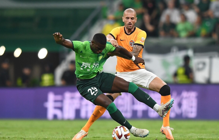 山东泰山遭读秒绝杀国安20结束2轮不胜费利佩帽子戏法