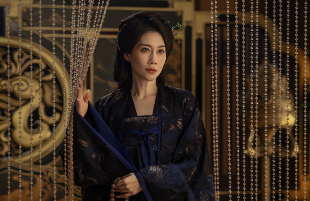 女演员长相有多重要？看《永夜星河》46岁温峥嵘和43岁钟欣潼就知道_腾讯新闻