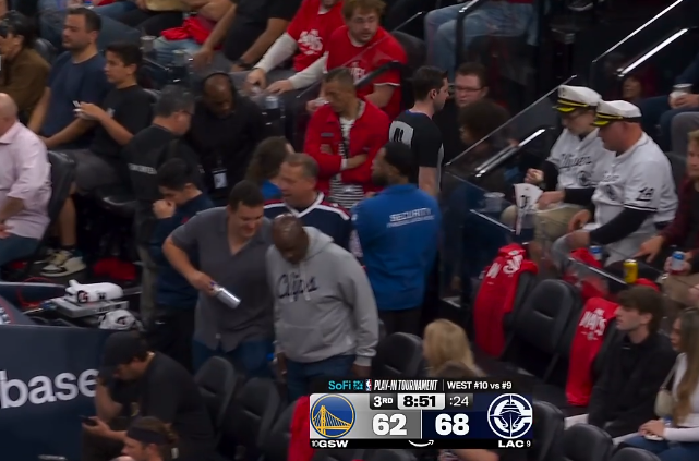 強度太大！快船勇士附加賽裁判本-泰勒受傷返回更衣室 - 