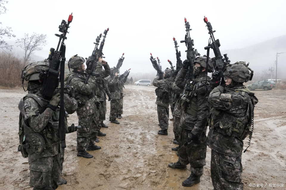 "红色恶魔"——英国特种作战部队"哥曼德"_腾讯新闻