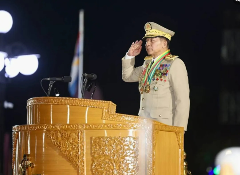 缅甸建军节大阅兵,三军总司令敏昂莱大将发表讲话,看现场图片_腾讯