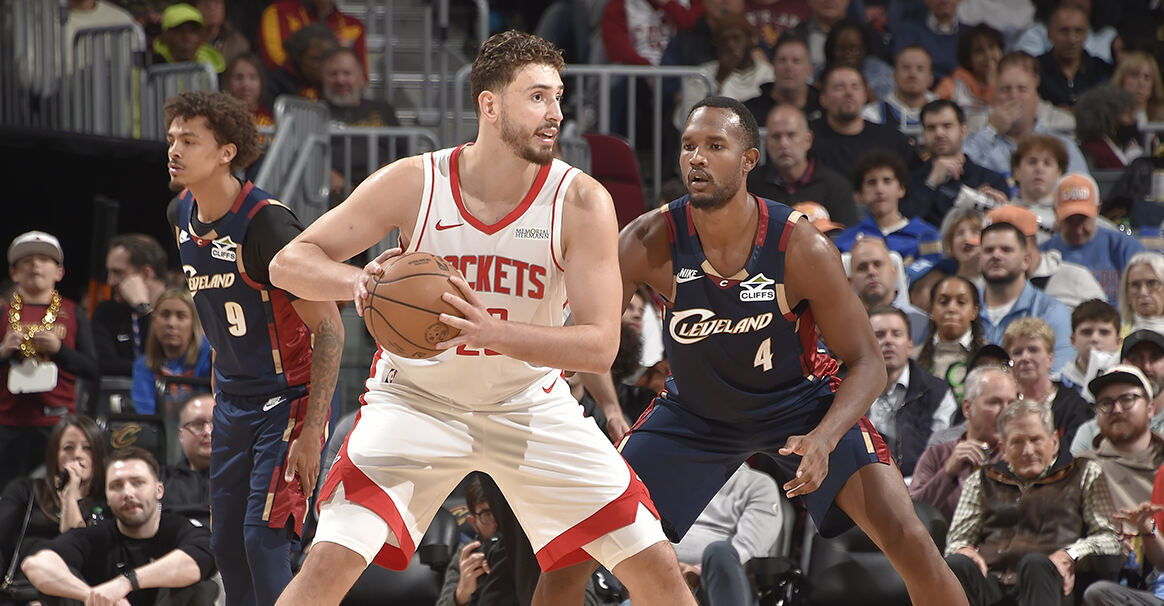 申京28+11+7准三雙亨特25+4 火箭力克騎士收穫五連勝