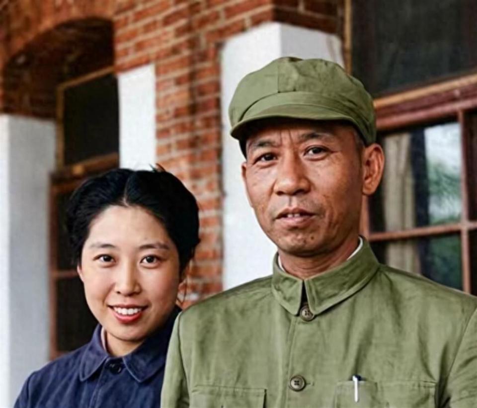 王光美真是太美了，与刘少奇结婚后相互扶持，共同经历了艰难岁月_腾讯新闻
