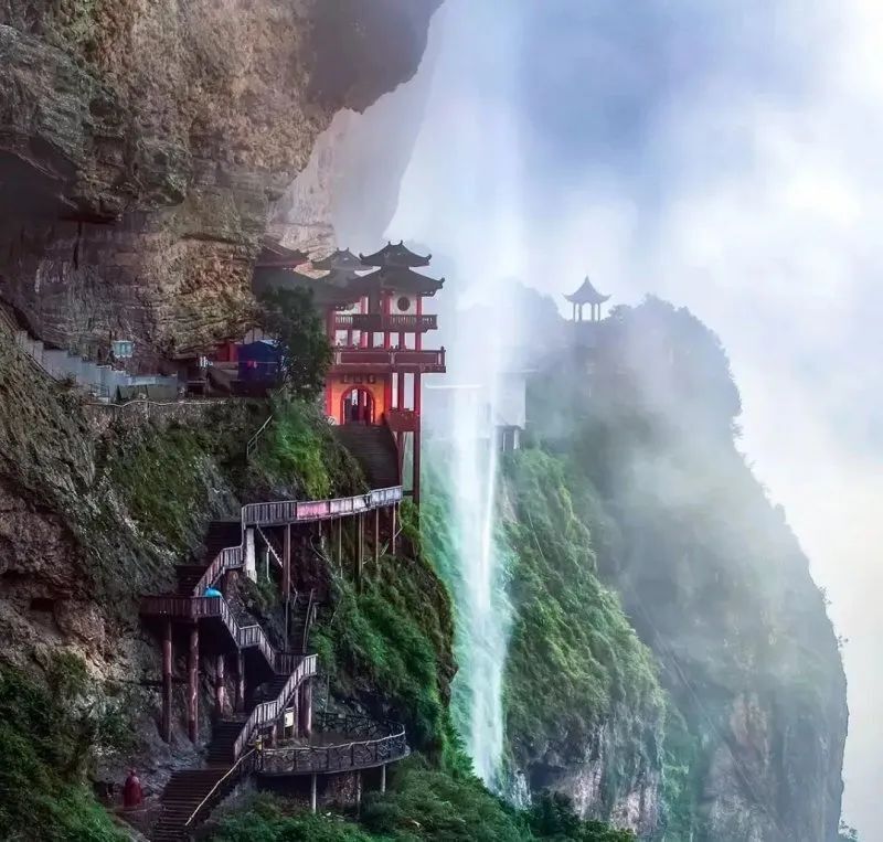 06 西藏孜珠寺孜珠寺坐落在孜珠山上,海拔约4800米,听人家说,这是是