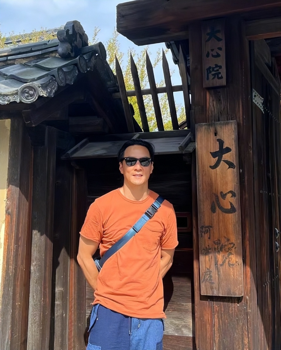 吴彦祖庆祝14周年结婚日,亲手做蛋糕,表白没有她就活不下去!