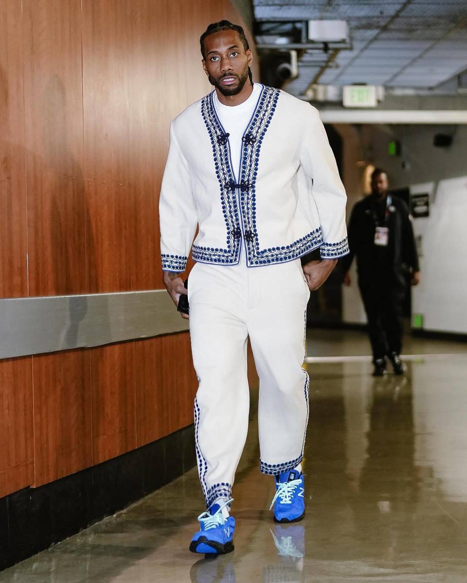 小卡公开晒唐装照 哈登送中国台湾球迷球鞋 威少雇佣失业的科比助理