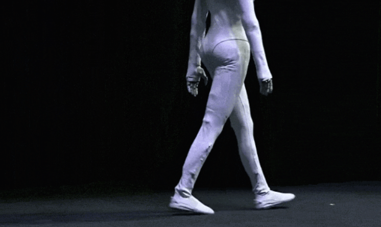 178cm細腰翹臀！小鵬機器人因“太性感”被罵低俗，真相如何？ - 