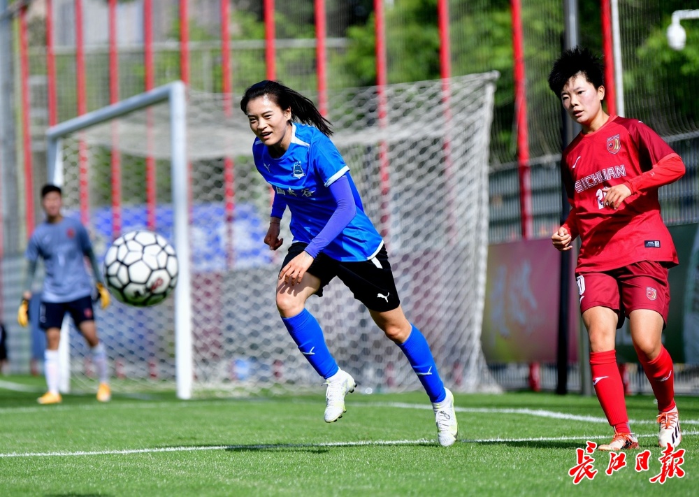 记者喻志勇 摄武汉女足随后再次进行人员调整,何湘楠和赵雨欣接连登场