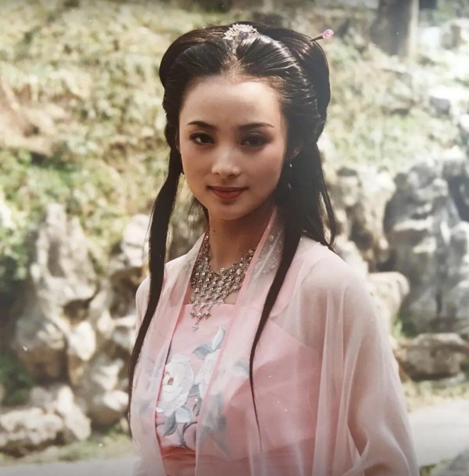 如果不是因为蒋勤勤档期太紧,成为经典版孔雀公主的就不是金巧巧了