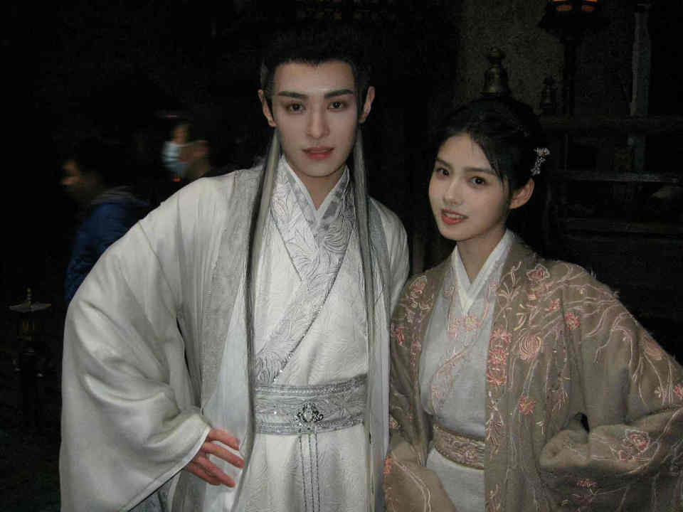 郭敬明新剧《大梦归离》路透,人员大杂烩,集齐爱豆,网红,模特