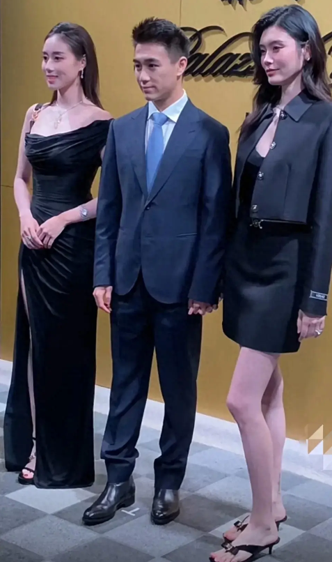 何猷君奚梦瑶夫妇恩爱亮相十指紧扣撒狗粮女方气场全开