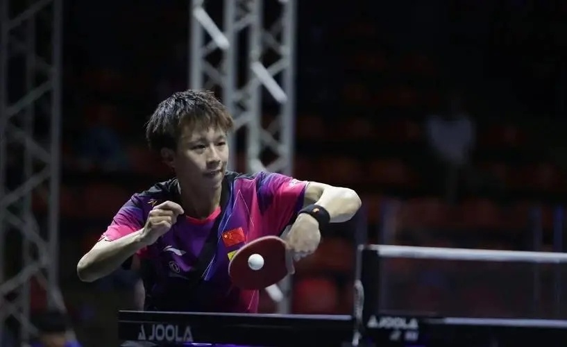 林高远战胜马龙晋级四强,罕见现场怒吼,用速度击溃大满贯