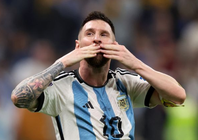 英媒:梅西冷落巴黎颁奖仪式,与法布雷加斯去巴塞罗那看演唱会-腾讯