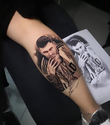 梅西左腿纹身图案图片