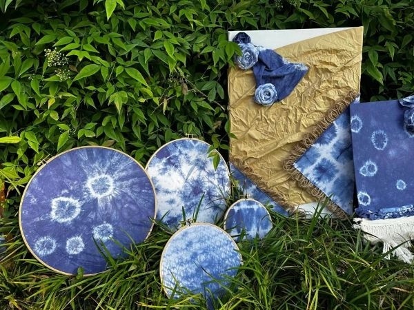 小学生体验非遗技艺学扎染提升劳动技能