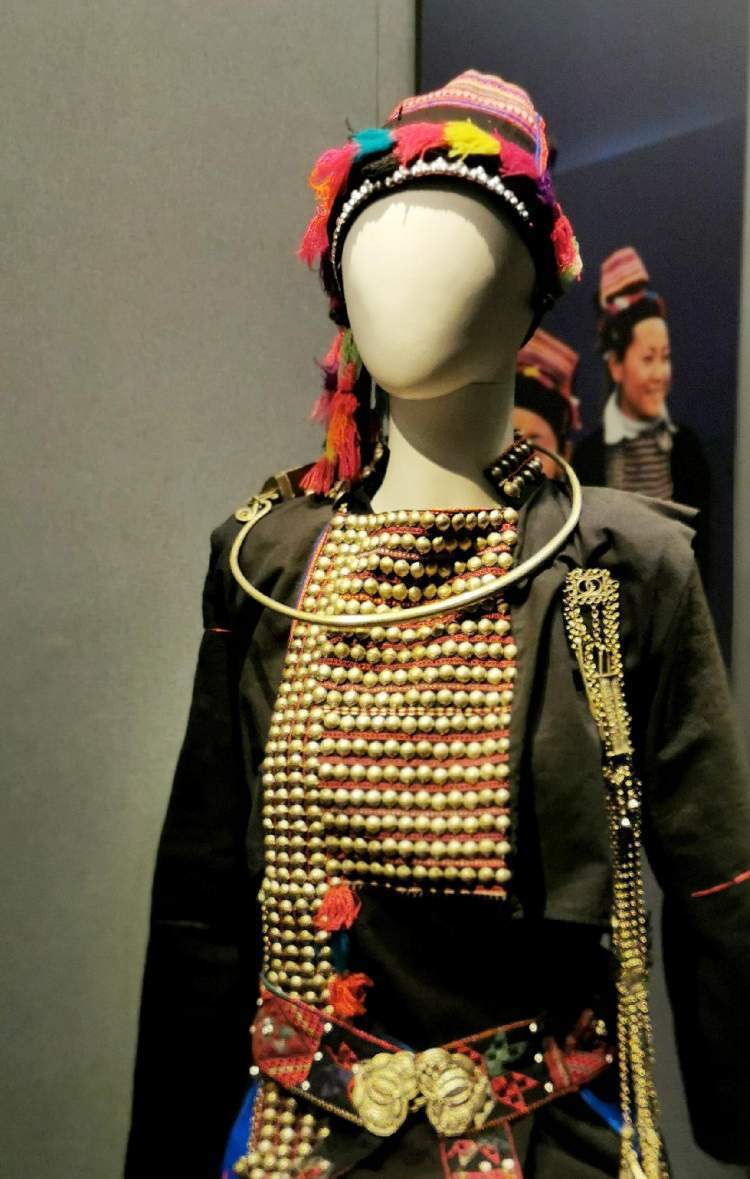 值得一看的云南哈尼族服饰展