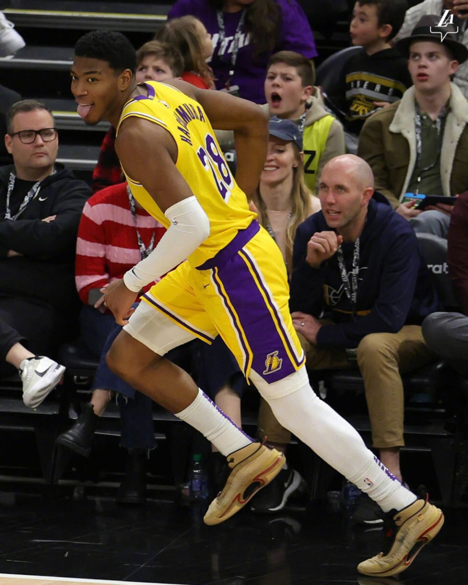 湖人豪取3连胜!戴维斯爆砍37 15,老詹替身创新高