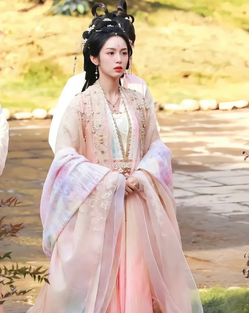 千山茶客3本重生文影视化,陈都灵vs周也vs吴谨言,谁有爆款相?