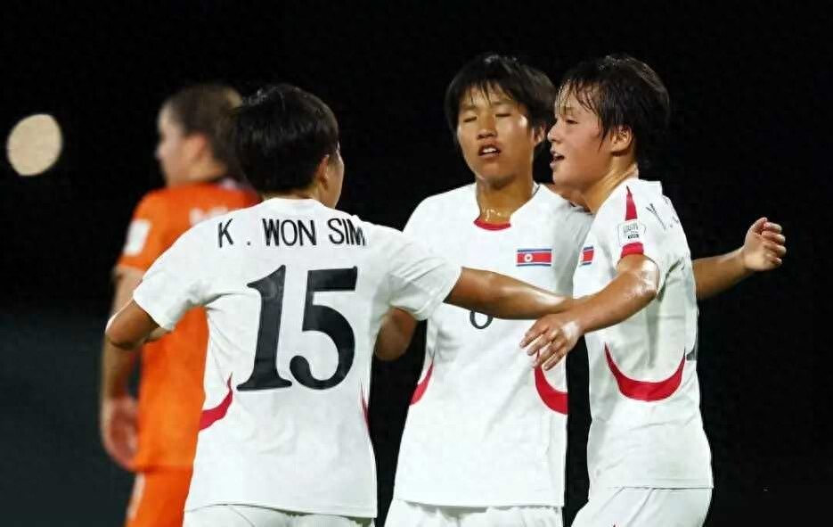 5-4险胜、5-1血洗！U17女足世界杯杀疯了，朝鲜横扫日本！4强决出2席
