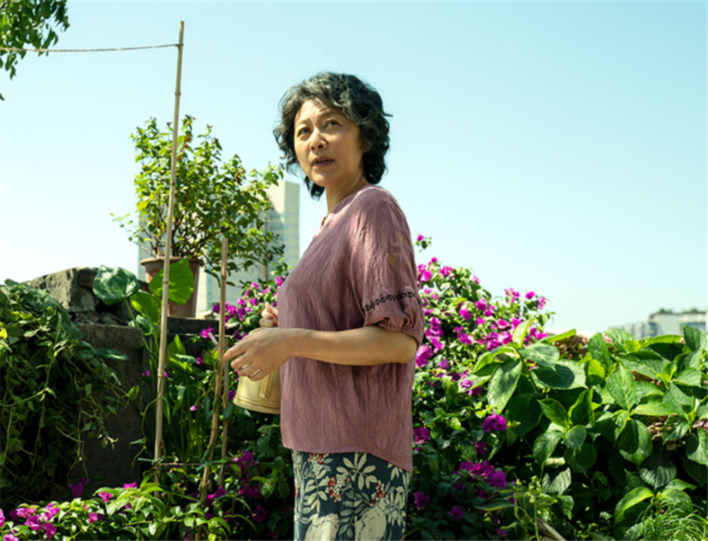 《走走停停》"最佳新人"岳红,24岁拿影后,40岁患癌和女儿和解