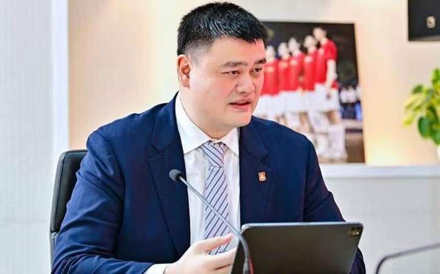 复出！张隆正式上任，亮相新岗位，李梦期待，前女篮领队欲证明自我_腾讯新闻