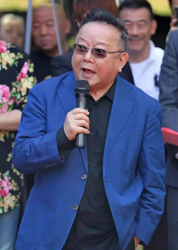 聂卫平前大舅哥王刚现状：77岁带病养18岁幼子 小20岁娇妻扛仨老人_腾讯新闻