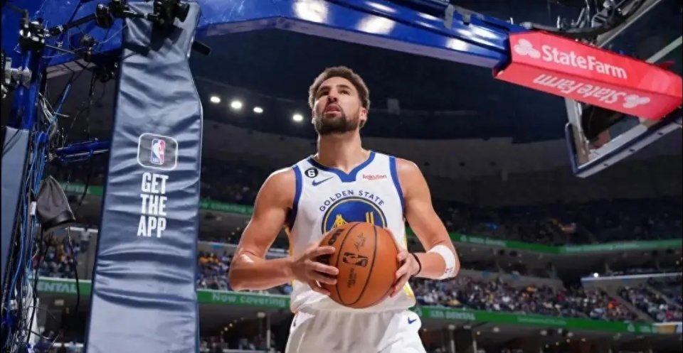 勇士大胜猛龙库里2锋线合砍66分保罗成宝汤普森决胜期救赎