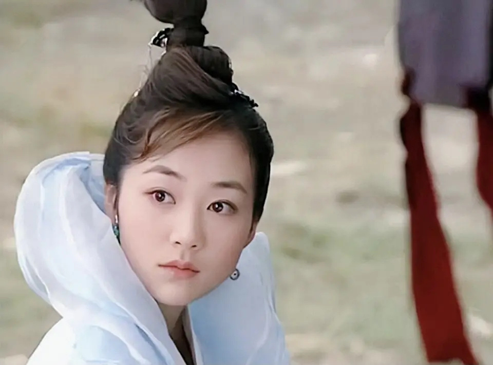 在《天外飞仙》里的香雪海也是韩雪的经典代表角色,她那时候的牺牲与