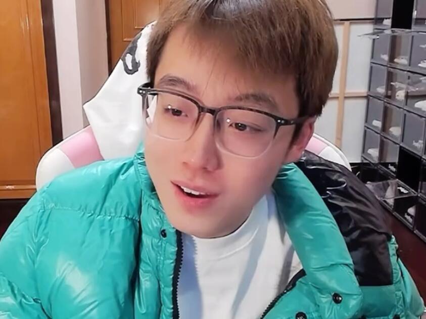 陈泽和女邻居发生争吵,深夜直播太扰民,女邻居冲进房间发生口角