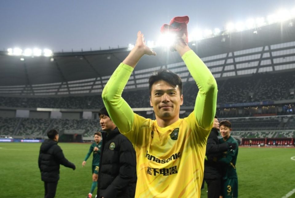 很多球迷认为顾超在当年苏宁对阵申花的比赛中踢了假球,那场比赛申花