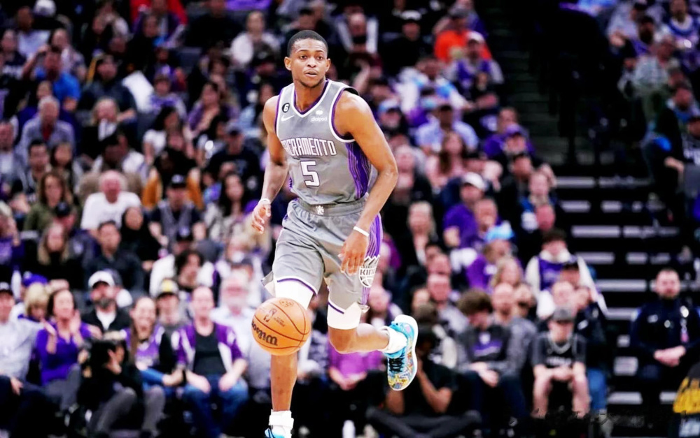 年轻版麦基湖人缺什么来什么这要感谢鹈鹕的相助