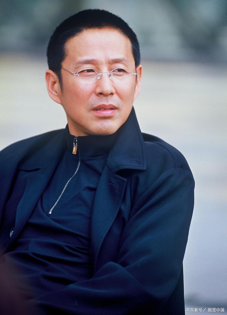 并配有"陈道明携手助力浙江步步兴木门品牌"等文字及原告手写体签名