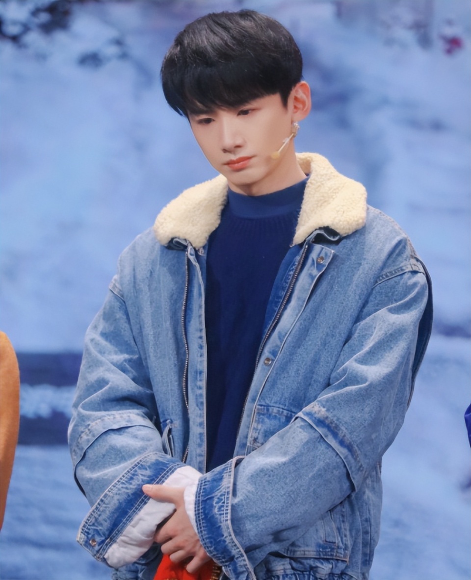 这一次,白敬亭被扒得连底裤都不剩了_腾讯新闻