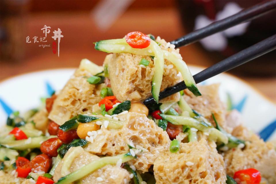 夏天做凉拌菜,这道小菜别忘了,一把面筋拌一拌,上桌特受欢迎