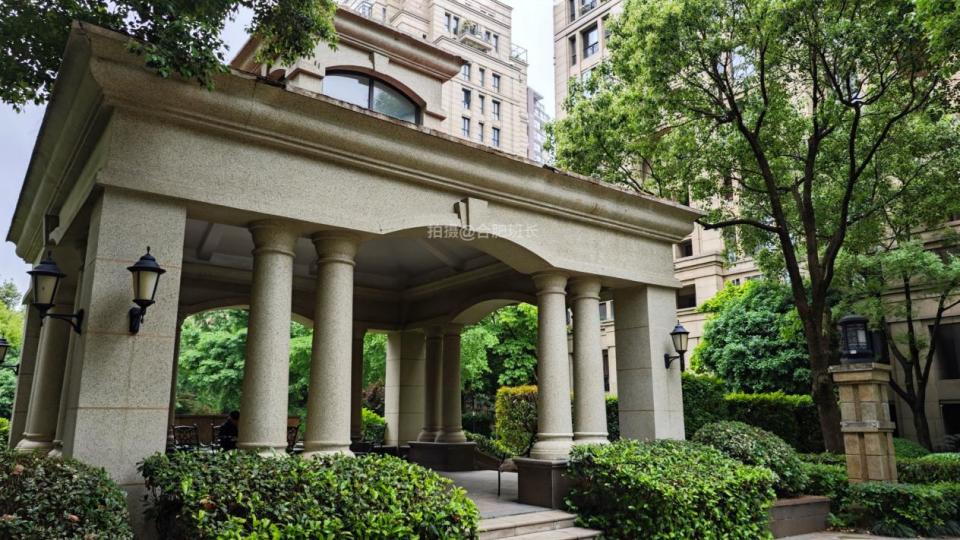 合肥首个外立面纯石材干挂的住宅,实探包河区绿城玉兰公寓!