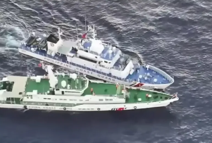 菲律宾在南海搞事情,故意冲撞我海警船,中方警告随时