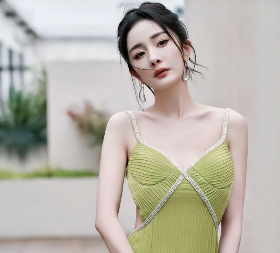 看了杨幂回应解约风波,几句话揭开圈内真实,才知道误会杨超越了_腾讯