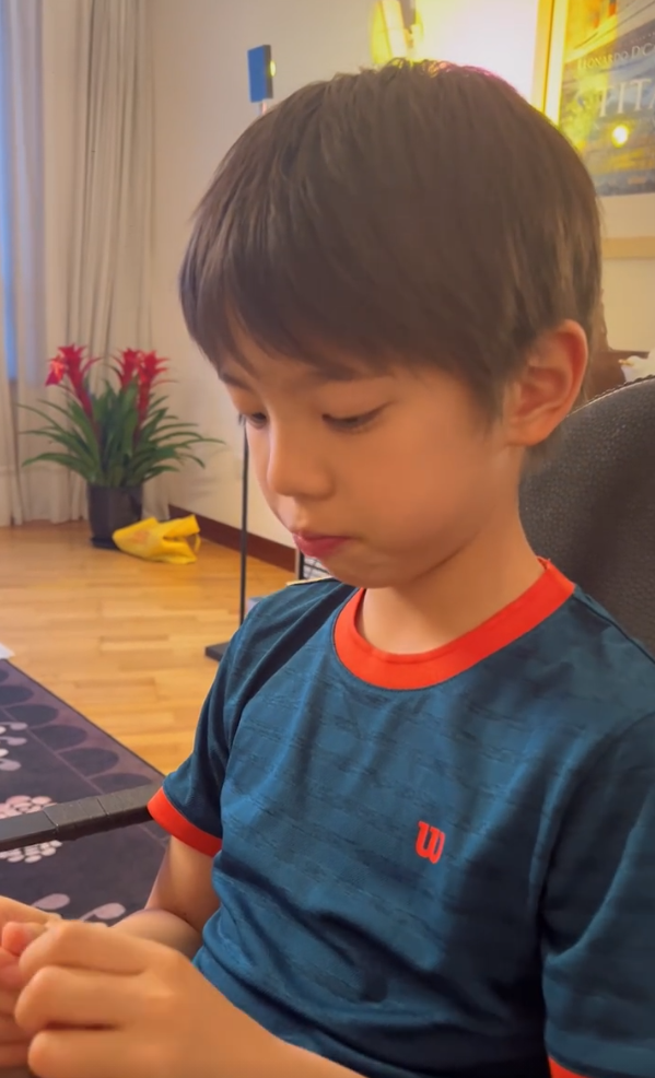 嗯哼被指腺样体面容后变自卑,不敢露牙惹人心疼,霍思燕暖心安慰_腾讯