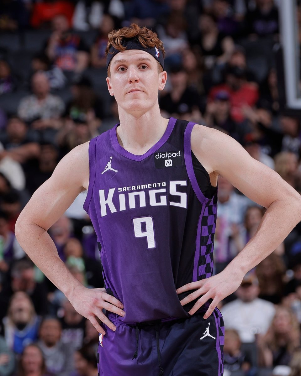 国王主力球员胡尔特确认赛季报销 在其得分超过15分时国王队11胜4负_