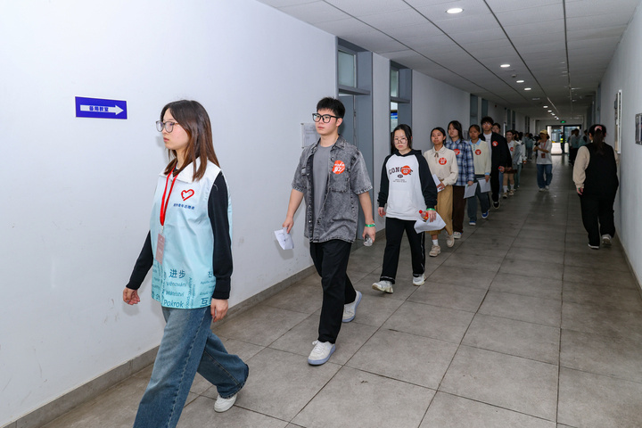 面试入围名单将于4月20日起在浙江外国语学院招生网公布.