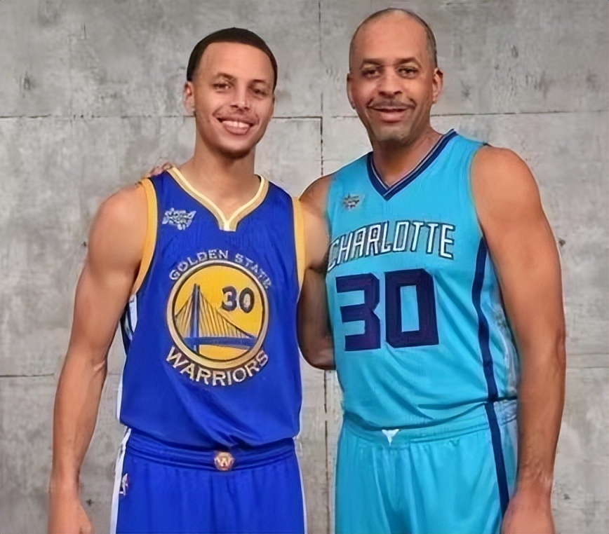 库里的父亲戴尔库里是86年的首轮15号秀,得亏86年是选秀小年,不然老